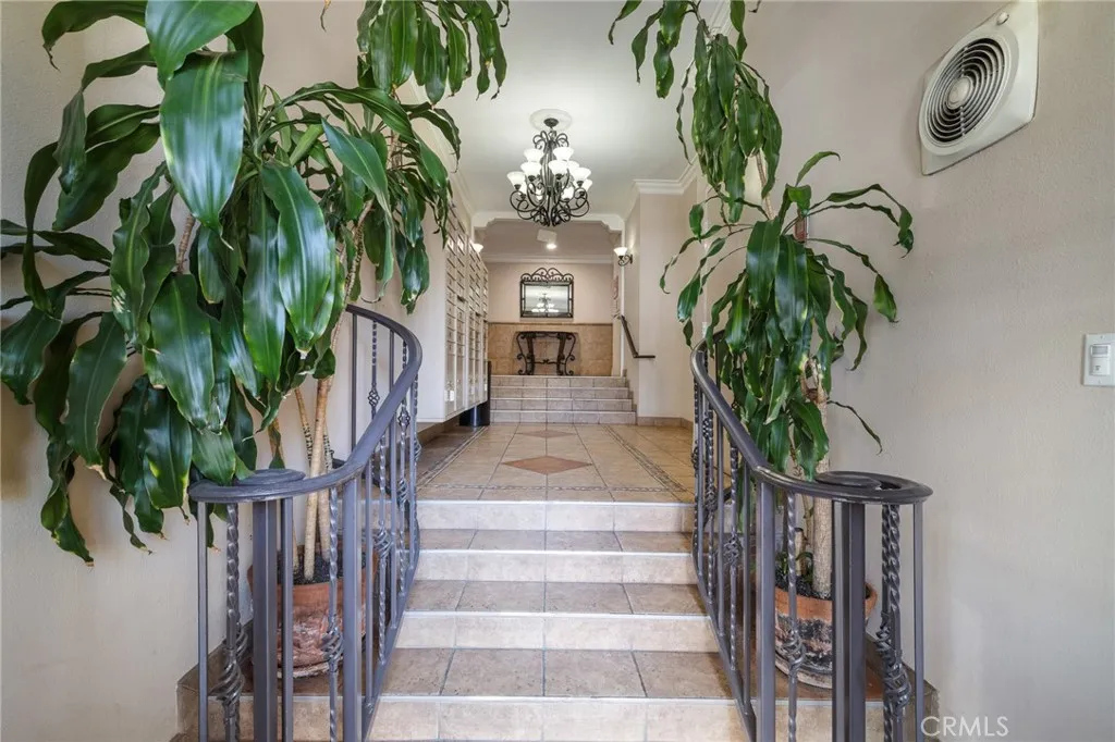 5257 Radford Avenue 212, Valley Village, California 91607 home-pic-20